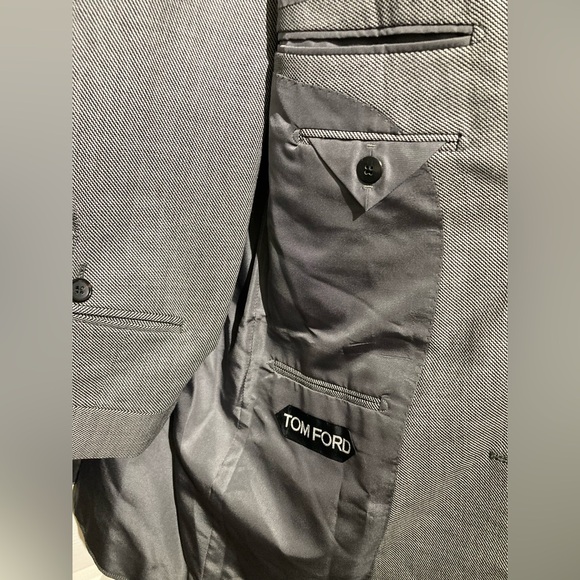 TOM FORD classic medium gray peak lapel 2 piece suit 40 50 - Picture 6 of 11